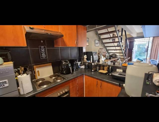 2 BEDROOM TOWNHOUSE FOR SALE IN CLUBVIEW